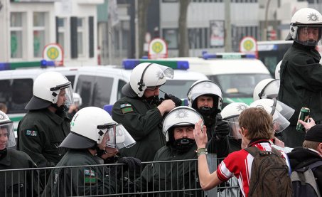 1. FC Union Berlin e.V. verurteilt Polizeieinsatz in Paderborn