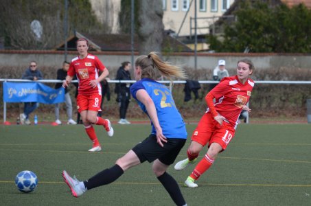 2. Frauen verlieren das Spitzenspiel und Siege für die Juniorinnen