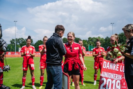 A bittersweet farewell to Pauline Wimmer before the last game of the league season. The 22 year old was forced into retirement through injury