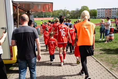 Abu and two mascots walk out onto the Fritz-Lesch pitch