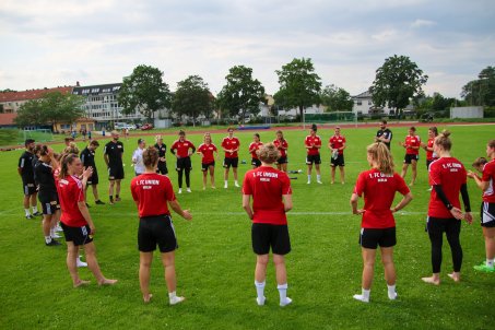 Ailien gives her first team talk to the now fully professional squad back in July, 2023. 
