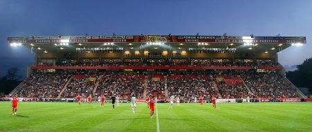 Am 12. Juli 2013 weiht der Verein seine neue Haupttribüne mit einem Spiel gegen Celtic Glasgow ein. Union gewinnt mit 3:0.