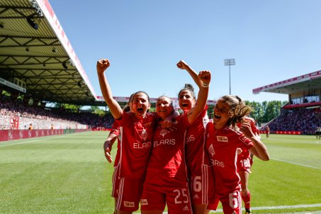 Athanasia, Dina, Abu and Celine celebrate in front of the Waldseite. They were almost there. 