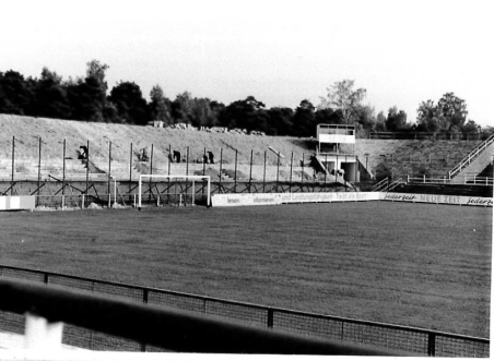 Aufbau der waldseitigen Tribüne 1982