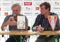 Autogrammstunde und Autoübergabe bei Mazda-Koch