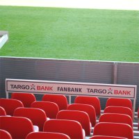 Bei Union-Heimspielen Uwe Neuhaus über die Schulter schauen – mit der TARGOBANK-Fanbank