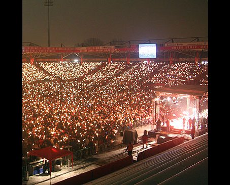 Besinnliche Klänge vor vollen Rängen: 22.500 Unioner und Gäste beim 10. Weihnachtssingen im Stadion An der Alten Försterei