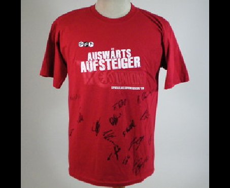 Das letzte Exemplar: Aufstiegs-T-Shirt 1. FC Union Berlin, signiert von den 'Eisernen Helden'!