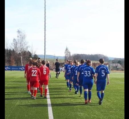 Die Eisernen Ladies siegen auswärts trotz Unterzahl