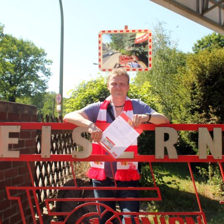 „Die Waldseite steht ja noch“: Michael Haase kauft 5.000. Dauerkarte