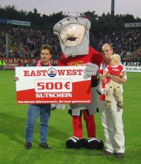 East &amp; West gratuliert