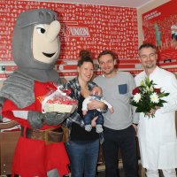 Eiserne Knirpsenkabine der DRK-Kliniken Berlin: Willkommen, Union-Babys!