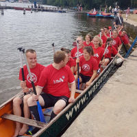 Eiserne Ladies: Drachenbootrennen der DRK-Kliniken