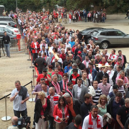 Es ist geschafft! Präsident Dirk Zingler erklärt neue Haupttribüne für eröffnet