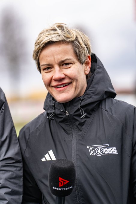 European Championship, European Cup, German league and cup winner. Union's director of women's and girl's football, Jennifer Zietz on TV