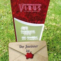 FSV Frankfurt erhält als bester Gastgeber den JWD-Pokal des Eisernen V.I.R.U.S. 