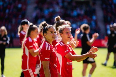 Fans as well as players. Latoya Bach and Lisa Görsdorf. The latter's first goal of the season would prove one of the most emotional