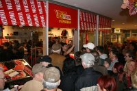 Fanshop-Eröffnung: Riesenandrang im Forum Köpenick