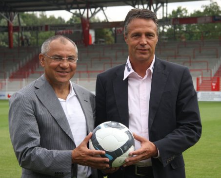 Felix Magath kommt mit allen Stars zur Neuauflage des Pokalfinals von 2001