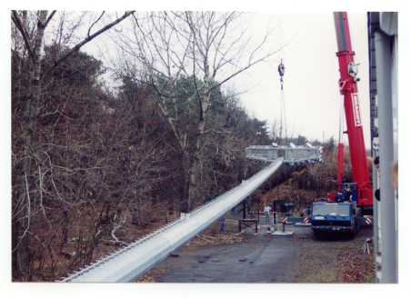 Flutlichtmast-Errichtung im November 2000