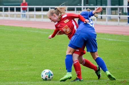 Frauen erwarten den Bischofswerdaer FV