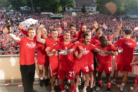 Freude der Mannschaft auf Europapokal-Spiele in der Saison 2022/23