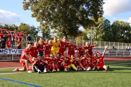 Full time in Jena, in front of the away block	