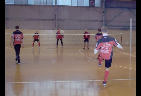 Fußball-Tennis als Auflockerung