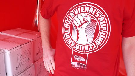 GIB NIEMALS AUF UND GLAUB AN DICH!