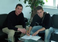 Jan Glinker bleibt weitere zwei Jahre &quot;eisern&quot;