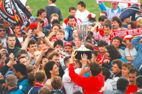 Jubel nach Landespokalgewinn 1993/94 im Berliner Mommsenstadion 