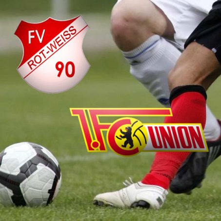 Jubiläum: Traditionsmannschaft und Regionalliga-Frauenteam gratulieren sportlich