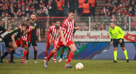 Knoche. The coolest man in the building. 