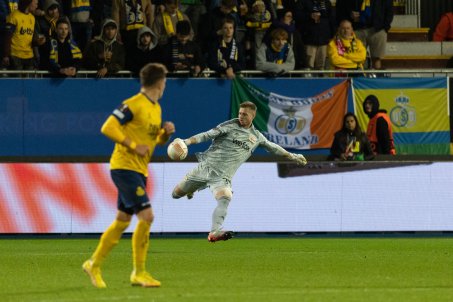 Lennart Grill had to replace Rönnow at half time, the satdium was eerily quiet, and he had only a slender lead to protect. 