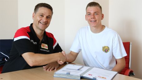 Leo Oppermann erhält Lizenzspielervertrag