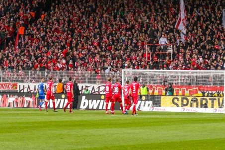 Meinungsfreiheit und Menschenwürde gehören zusammen
