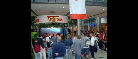 Menschenmassen bei 2. Bewag-Autogrammstunde