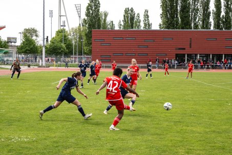 Naika Reissner shows a defender her heels against Berolina