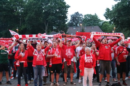 Never before had a team won every game in a Regionalliga season. The crowds awaiting the team were more than deserved