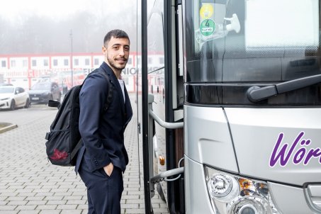 New signing Josip Juranovic boards the bus at a misty Alte Försterei, bound for Amsterdam