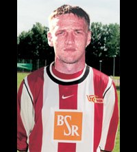 Petar Divic unterschreibt bis 2004