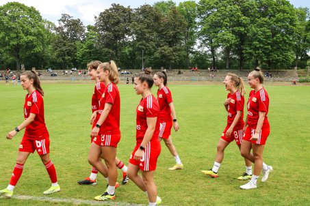 Pressure. What pressure? Lisa Görsdorf cracks up ahead of the cup final. 