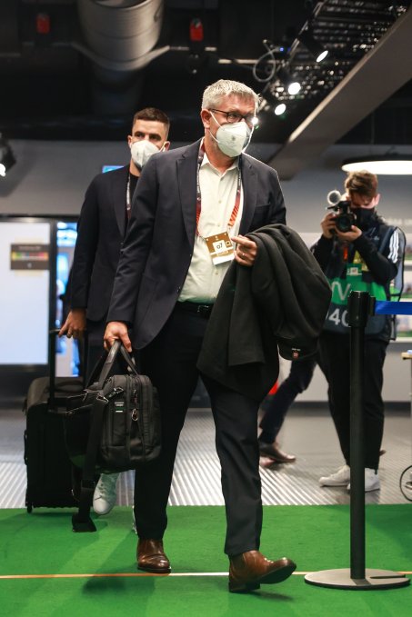 Rarely has an arrival made so many so happy. Urs gets to Malmö in the nick of time