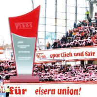 SC Freiburg erhält JWD-Pokal der Fanorganisation Eiserner V.I.R.U.S.  