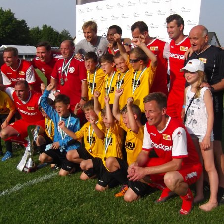 Saisonabschluss: Traditionself siegt und sagt Danke! 