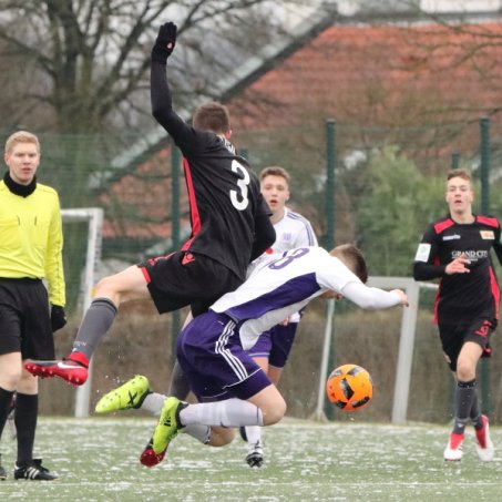 Sieg in Osnabrück: U19 jubelt nach spätem Treffer in Unterzahl