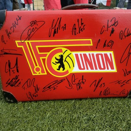 Sportlich integrativ: Fliegender Koffer spielte gegen Bewohner des Ulmenhofes