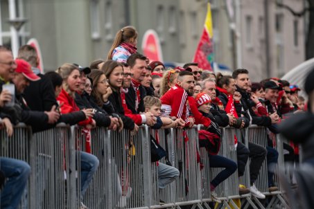 The Union fans, fantastic all season long, prepare for their first game proper, away to Hertha BSC, on the other side of Berlin.