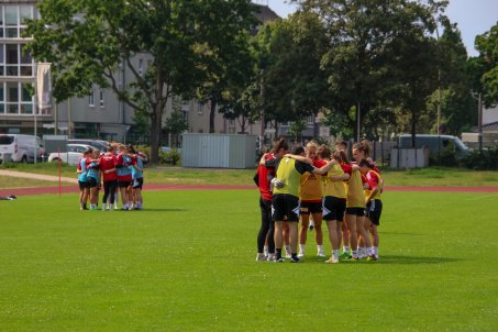 The squad splits into two for the first of probably hundreds of inter-team games over the course of the season. Sarah Abu Sabbah would later say how competitive they'd be. "Everyone wants to win them."