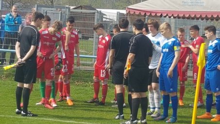 U17 führt und verliert in Magdeburg